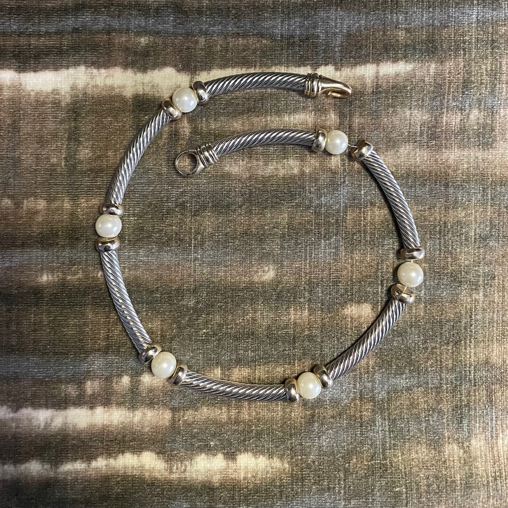 Modern pearl choker